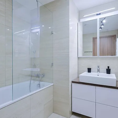 Sky Park Tower 1, Luxury With Free Parking *