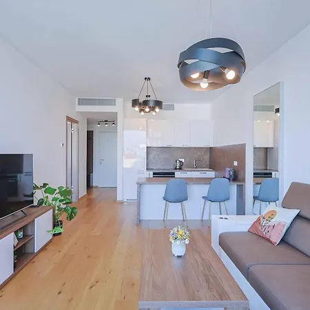 Sky Park Tower 1, Luxury With Free Parking Apartment Bratislava