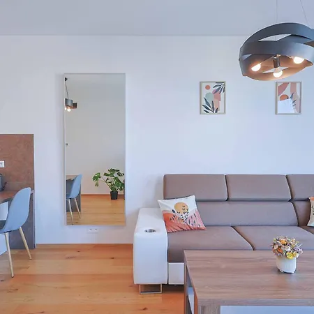 Sky Park Tower 1, Luxury With Free Parking דירה *