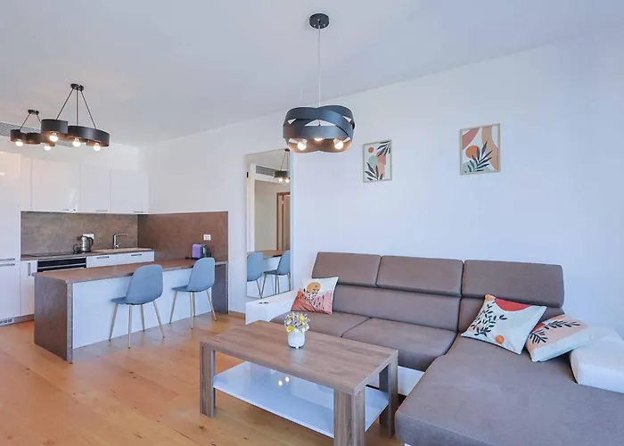 Sky Park Tower 1, Luxury With Free Parking شقة براتسيلافا