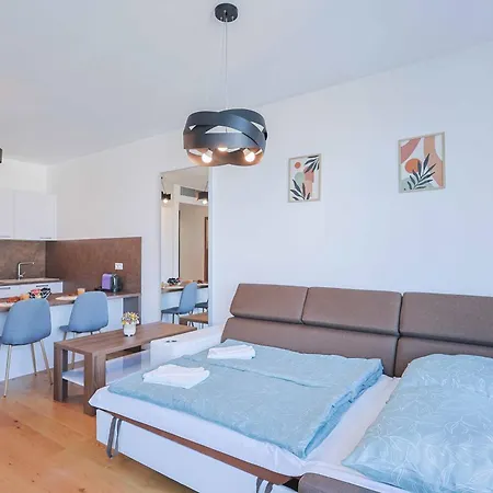 Sky Park Tower 1, Luxury With Free Parking Apartament Bratysława