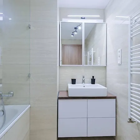 Sky Park Tower 1, Luxury With Free Parking Apartament