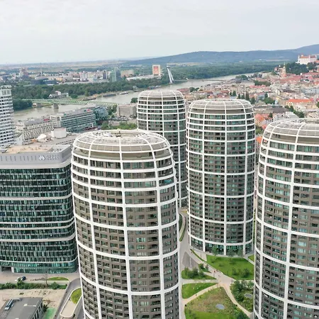 Sky Park Tower 1, Luxury With Free Parking * Bratysława