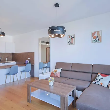 Sky Park Tower 1, Luxury With Free Parking Apartament Bratysława