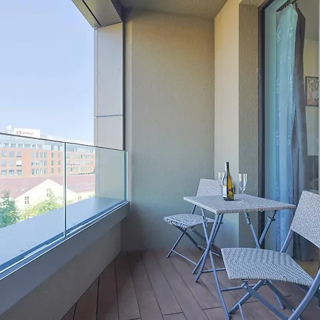 Sky Park Tower 1, Luxury With Free Parking Apartament