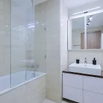 Sky Park Tower 1, Luxury With Free Parking *
